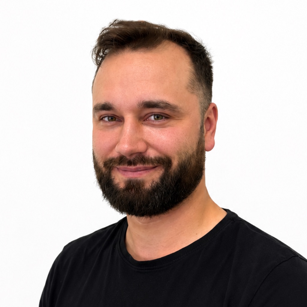 Radosław Chrystek, Serwisant