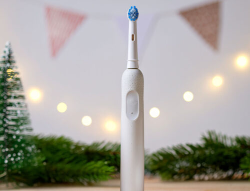 Jak wybrać szczoteczkę do zębów na prezent? Praktyczny świąteczny mini-poradnik